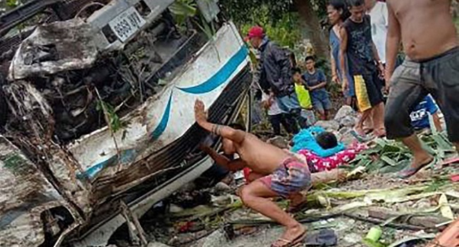 PHILIPPINES: Eleven Killed in Truck Crash