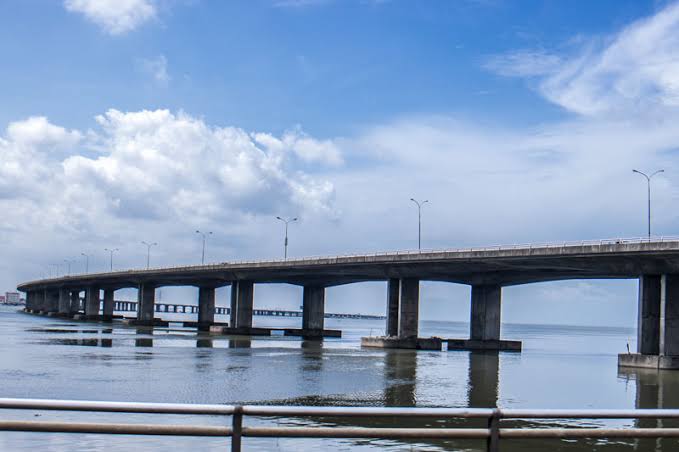 Lagos State: Police Stops Woman From Jumping Off Third Mainland Bridge